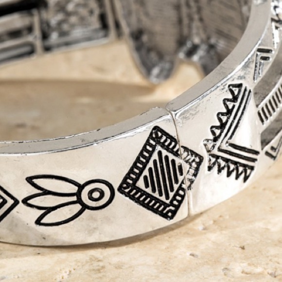 Western Tribal Turquoise Stretch Bracelet - Picture 5 of 8